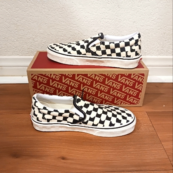 Vans - Picture 2 of 5